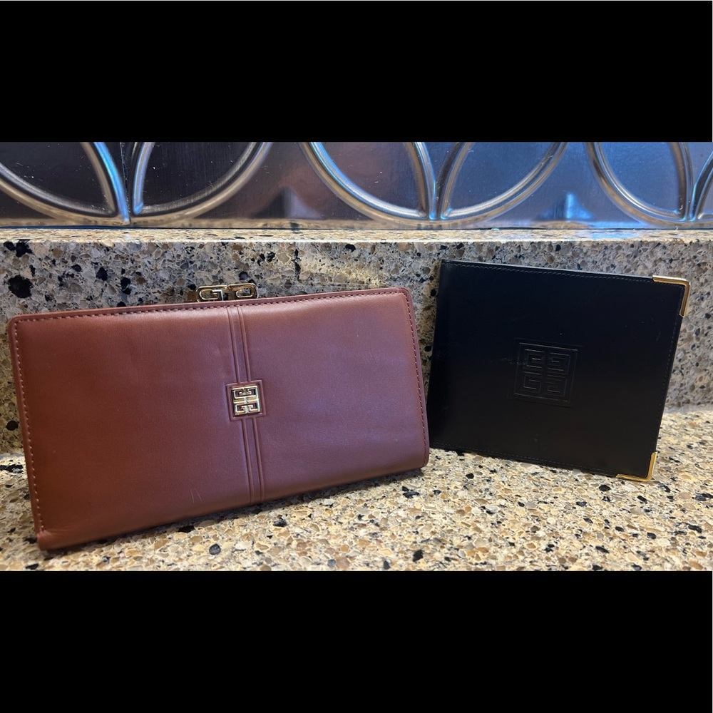 🔥SOLD🔥Givenchy Leather Wallet Set with Authentication Certificate.